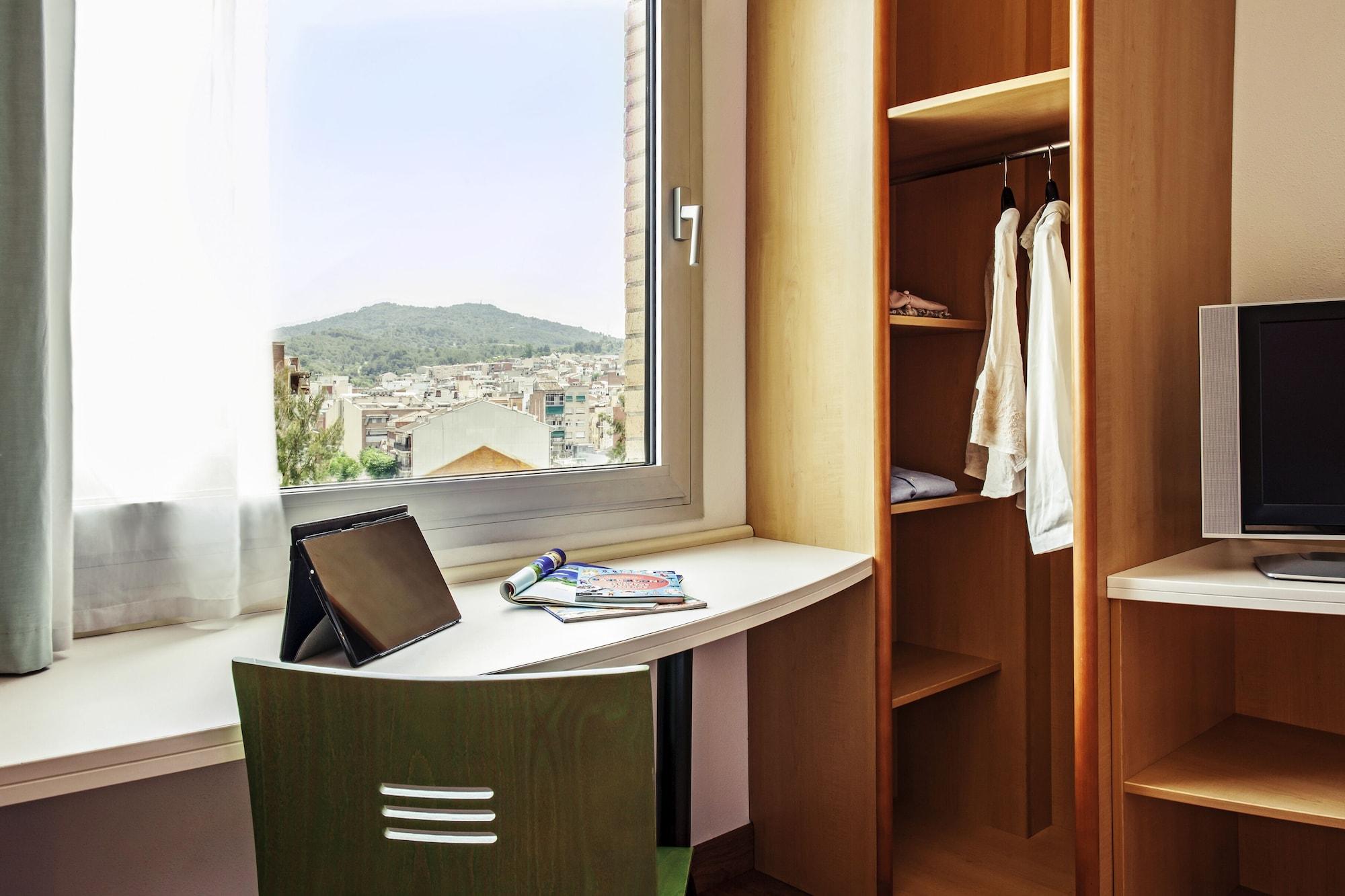 Ibis Barcelona Molins De Rei Hotell Exteriör bild