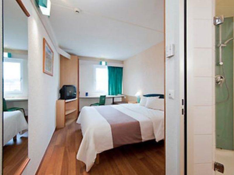 Ibis Barcelona Molins De Rei Hotell Exteriör bild