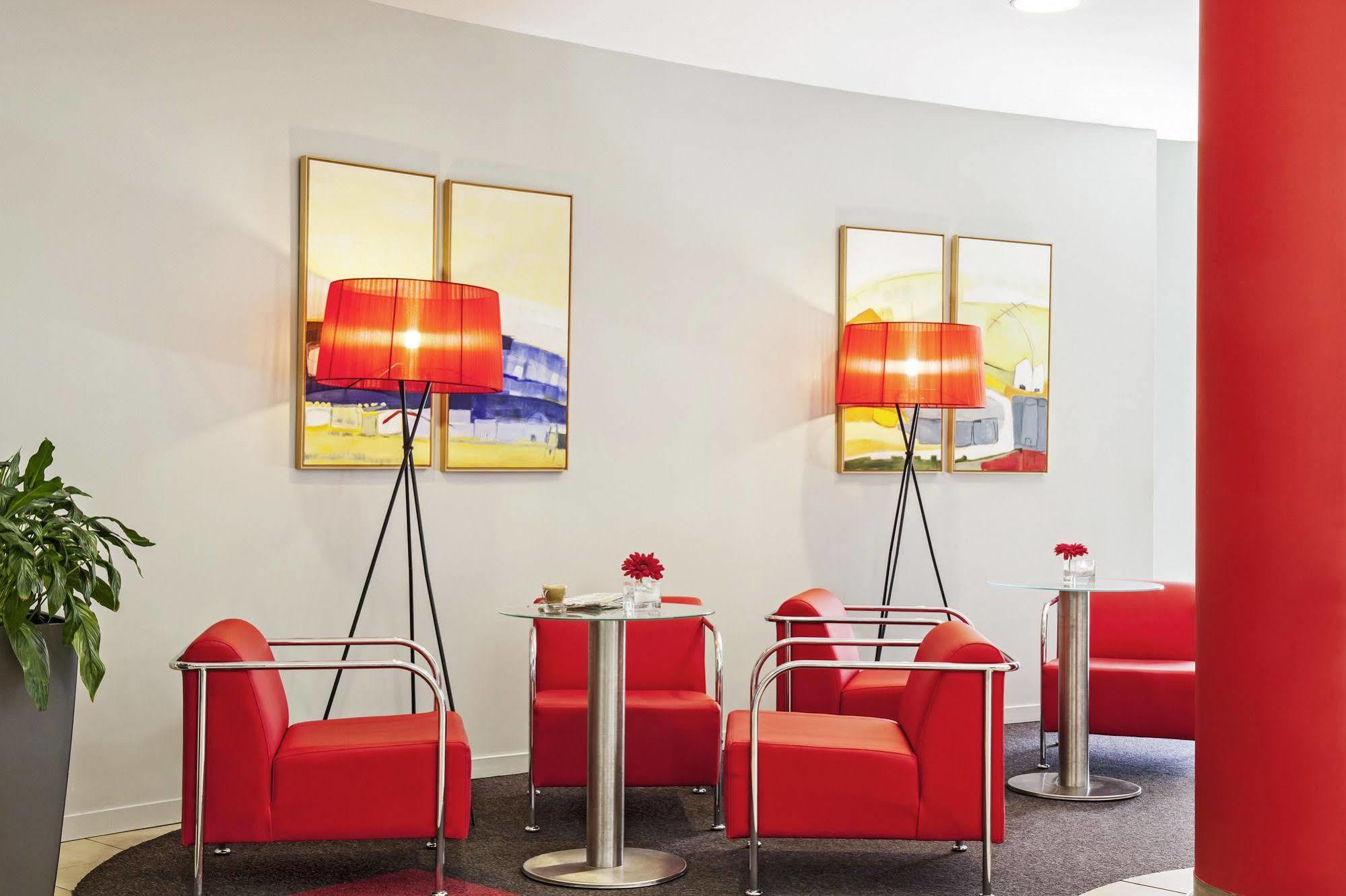 Ibis Barcelona Molins De Rei Hotell Exteriör bild