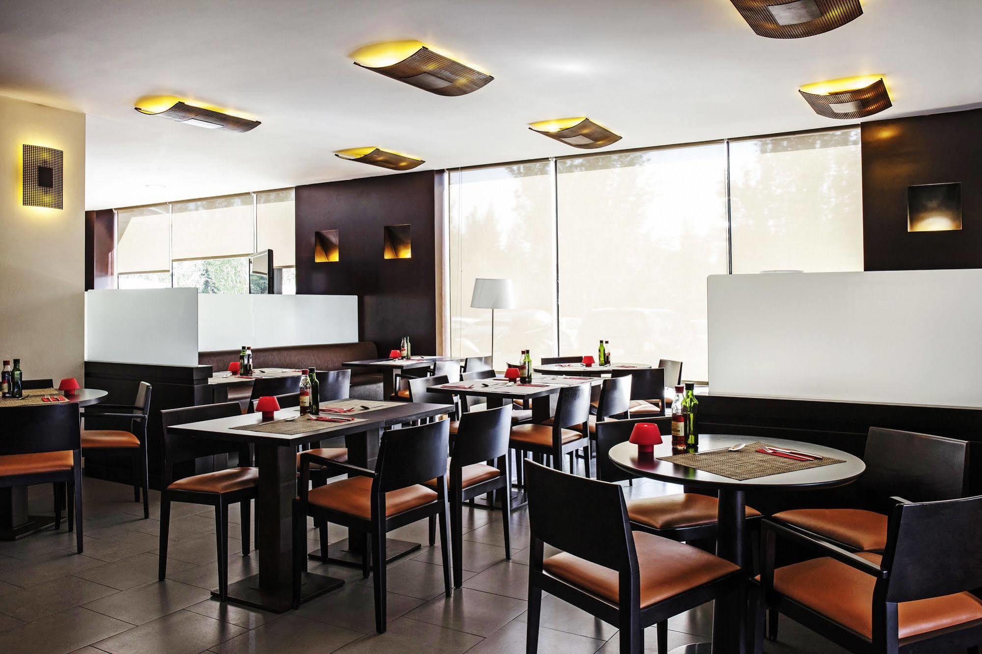 Ibis Barcelona Molins De Rei Hotell Exteriör bild