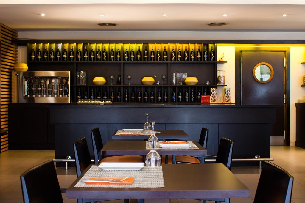 Ibis Barcelona Molins De Rei Hotell Exteriör bild