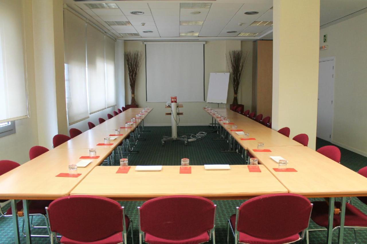Ibis Barcelona Molins De Rei Hotell Exteriör bild