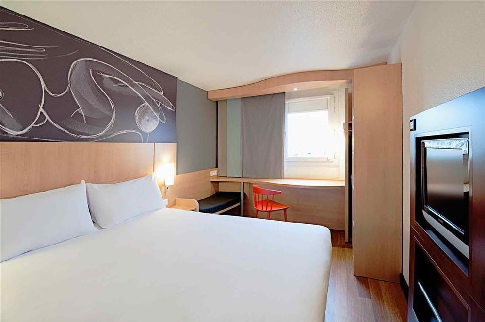 Ibis Barcelona Molins De Rei Hotell Exteriör bild