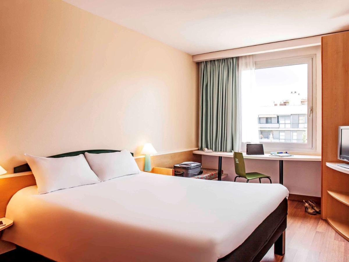 Ibis Barcelona Molins De Rei Hotell Exteriör bild