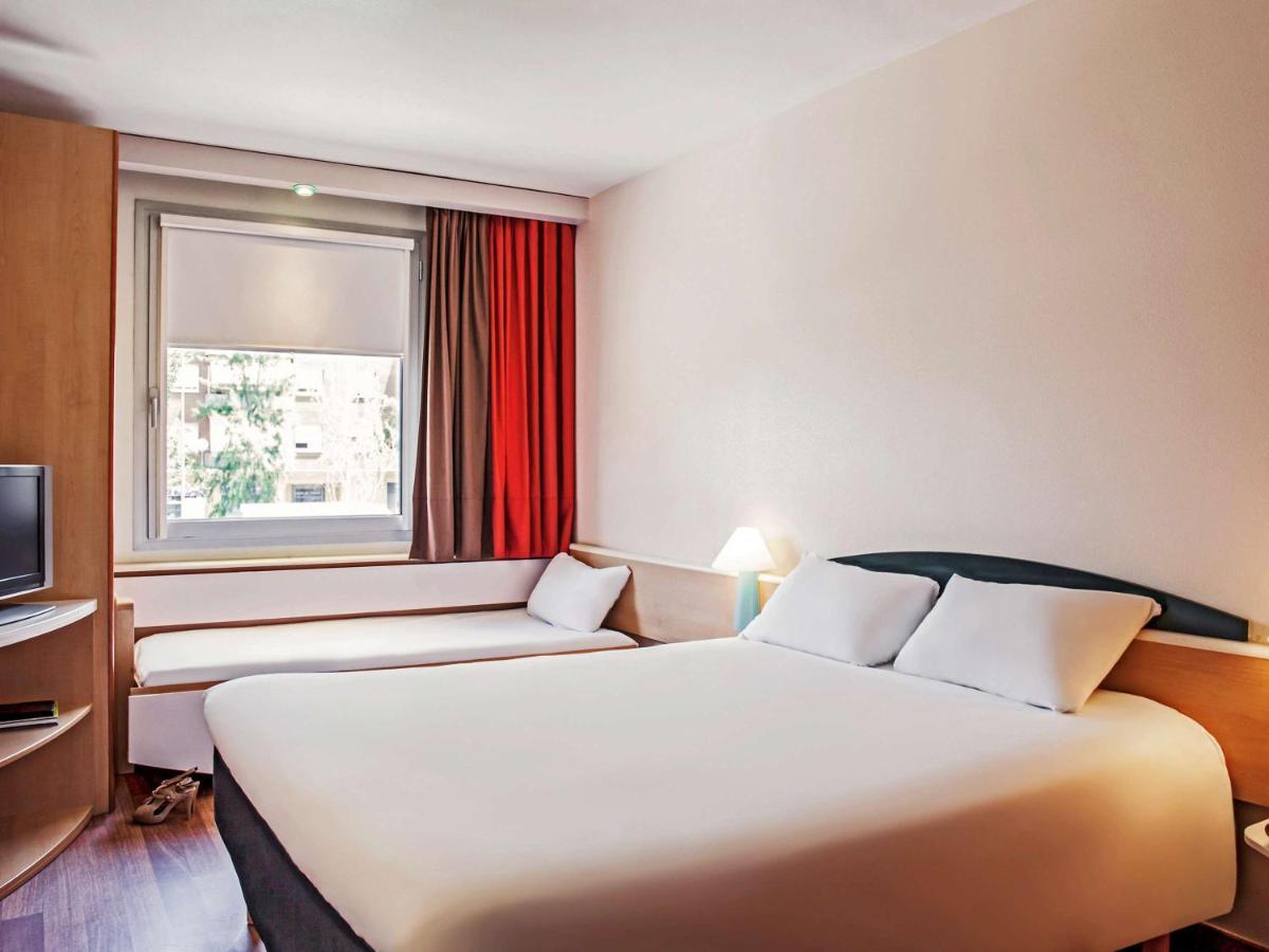 Ibis Barcelona Molins De Rei Hotell Exteriör bild